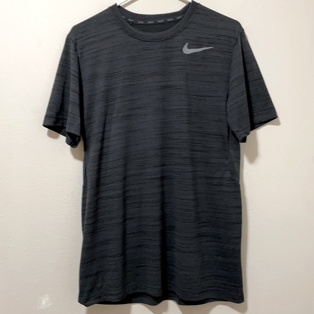 Men’s Nike Dry-Fit short sleeve gray/black top Size M